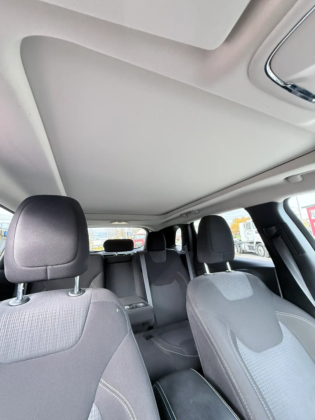 2017 Black Jeep Cherokee image indicator(6)