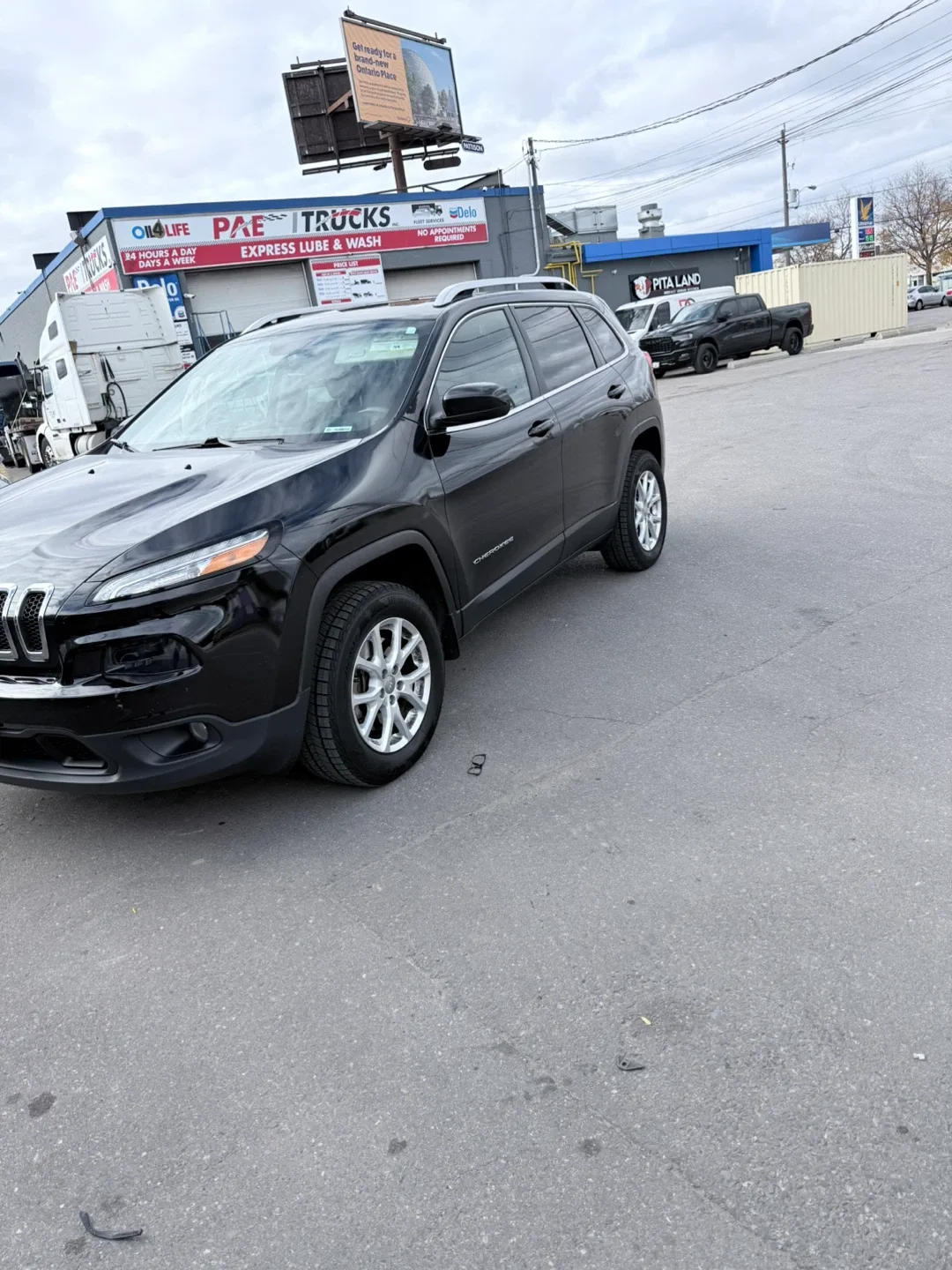 2017 Black Jeep Cherokee image indicator(2)