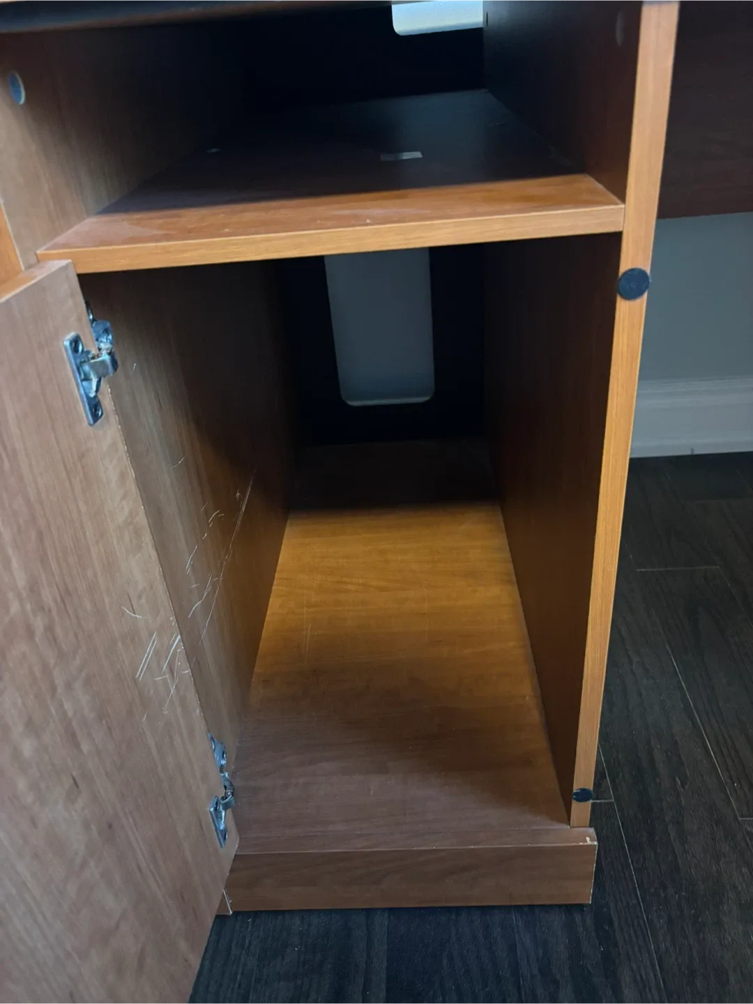 Wooden Desk with Hutch image indicator(4)