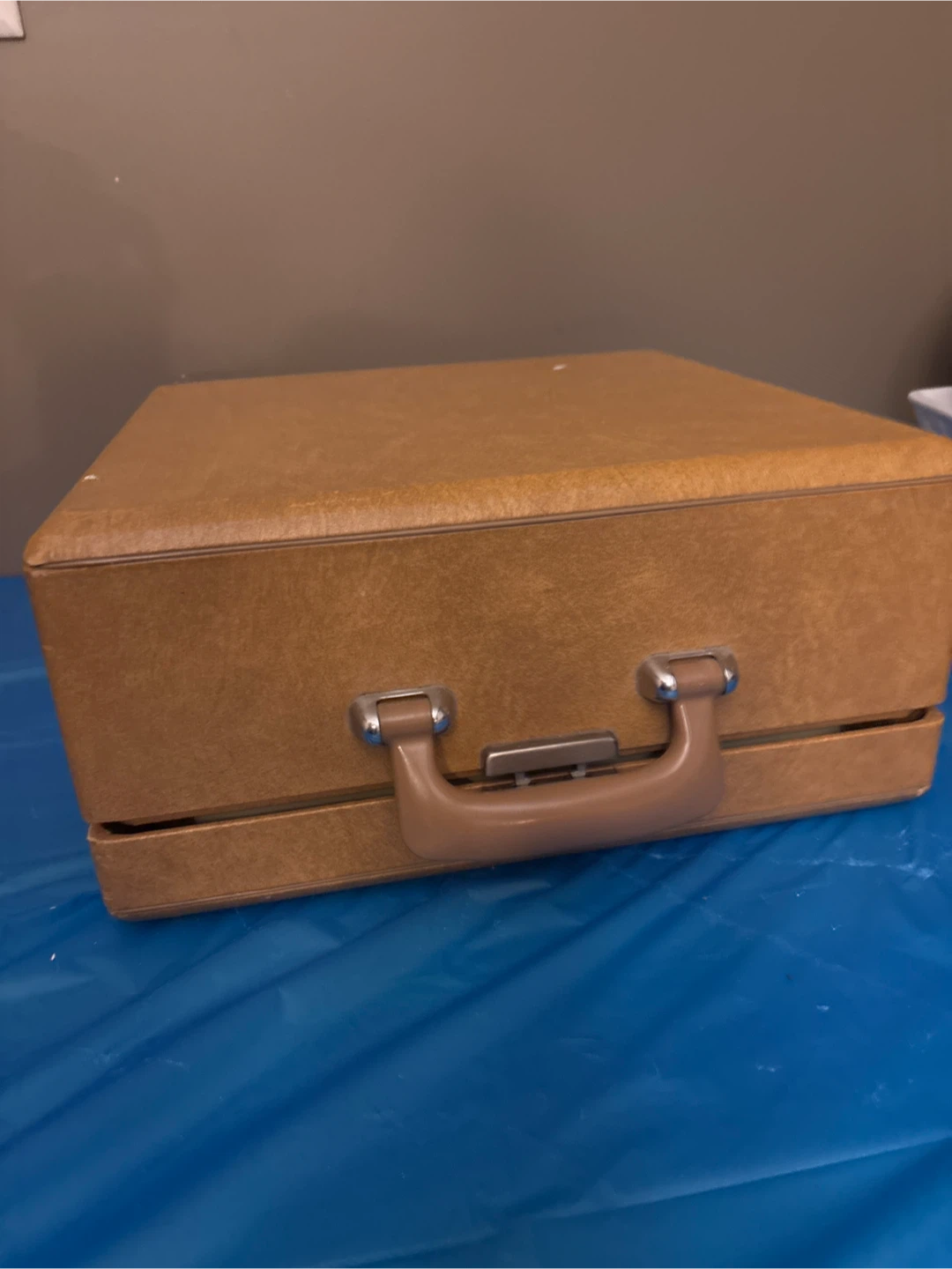 Smith Corona Russian Typewriter with Case - photo 5
