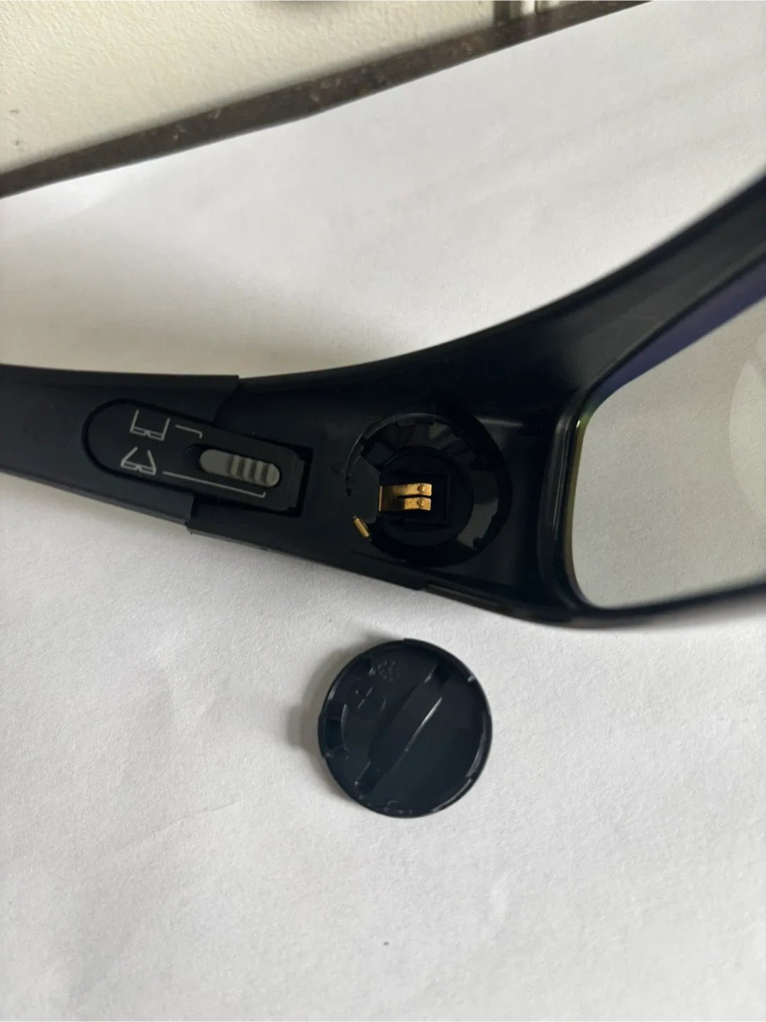 🥕 Sony 3D Glasses - Includes Case Needs New Battery image indicator(2)