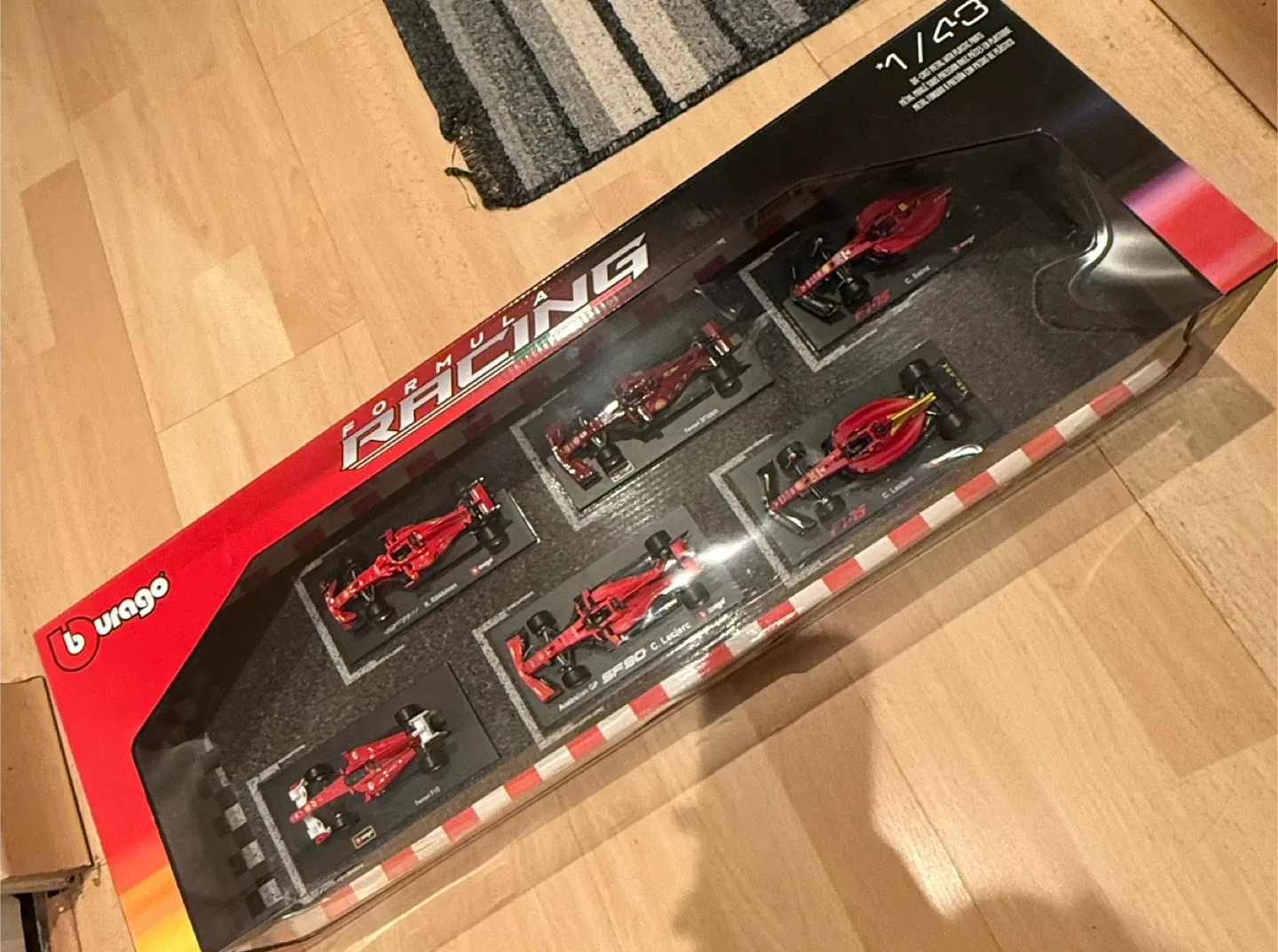 Burago Formula Racing 1/43 Die-Cast Car Set image indicator(4)