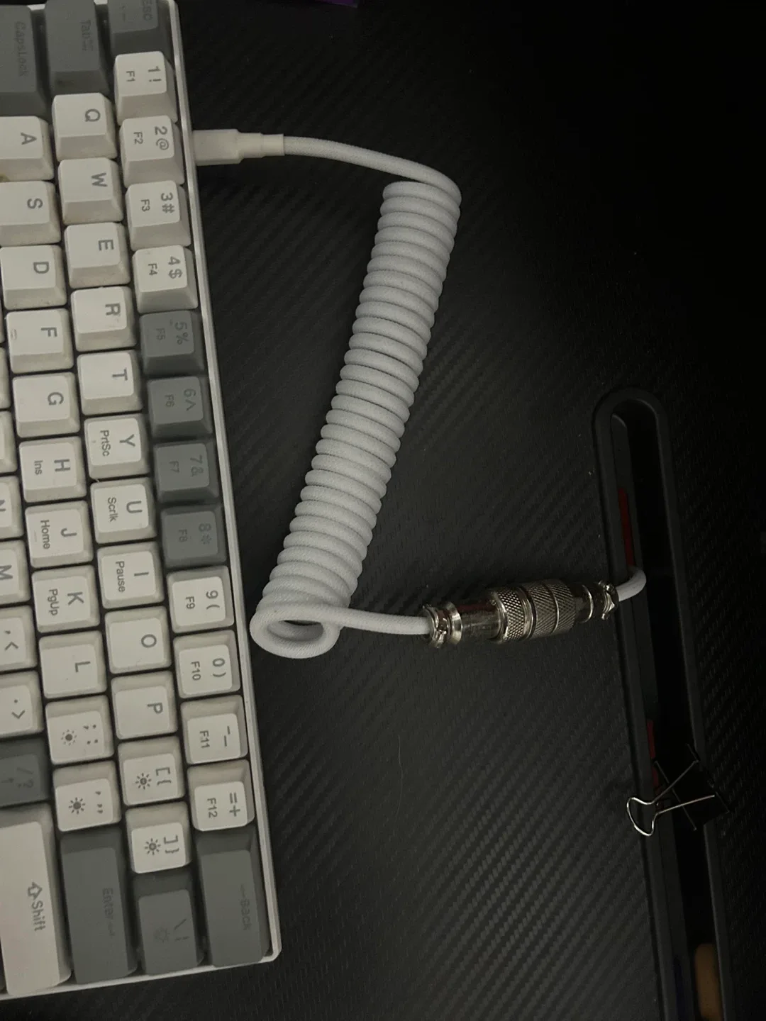 Gaming computer coiled cable image indicator(2)