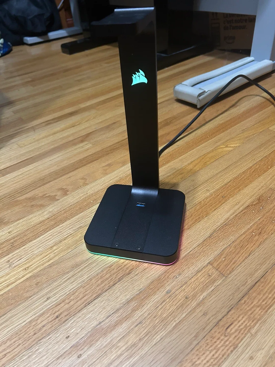 Corsair rgb headphone stand image indicator(2)