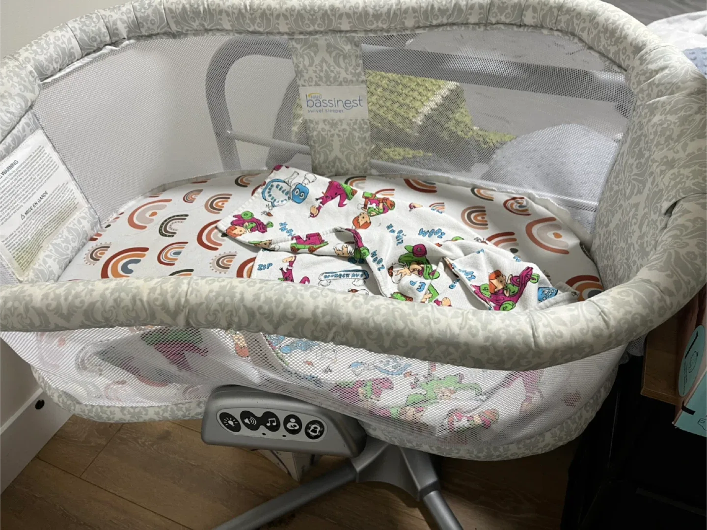 Halo Bassinest Swivel Sleeper image indicator(2)