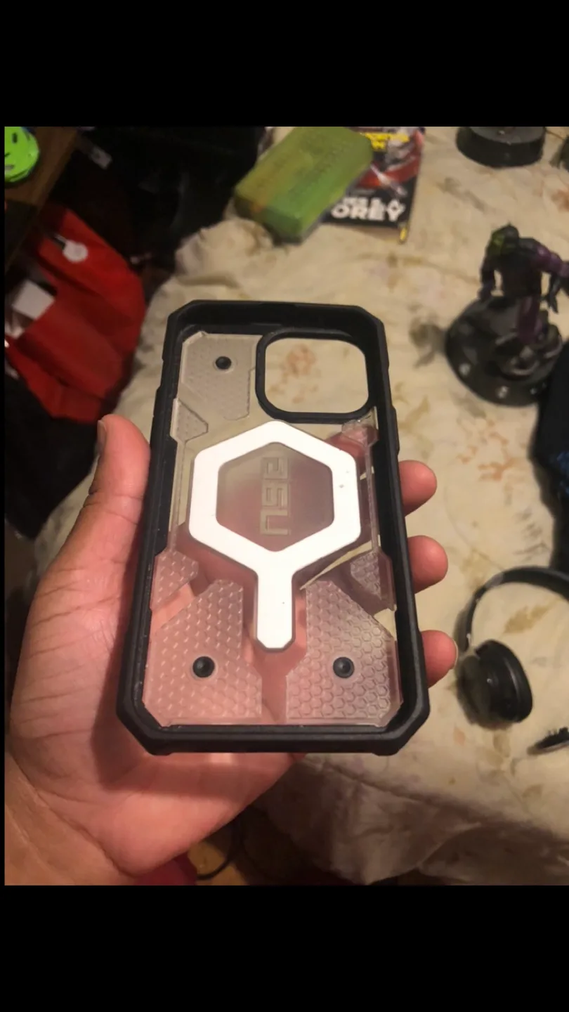 UAG iPhone 15 plus Case image indicator(2)