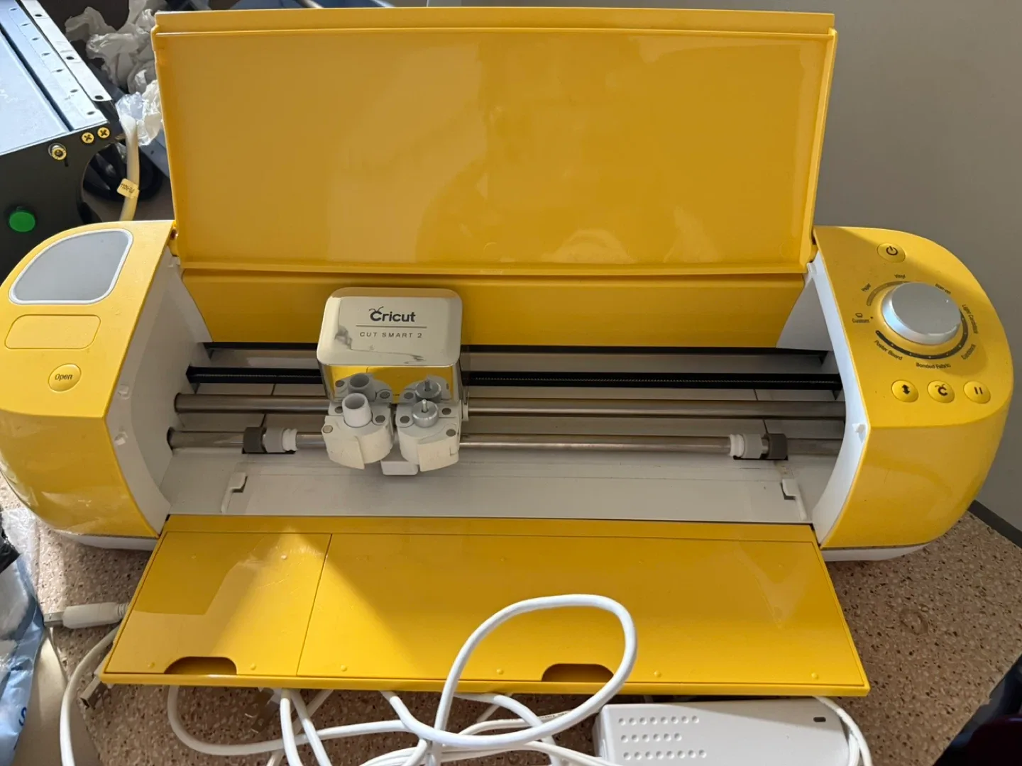 Cricut Explore Air 2 Cutting Machine - Yellow image indicator(2)