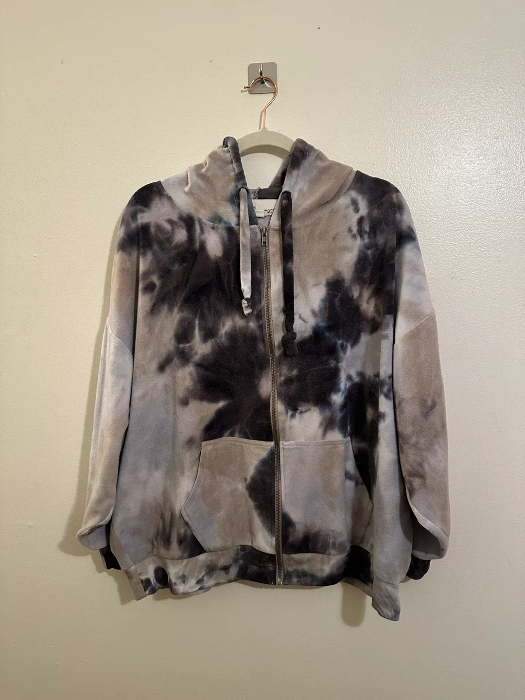 💫 Cozy Women’s Clothing Bundle – Jackets, Tops, Pants, and Scarf image indicator(4)