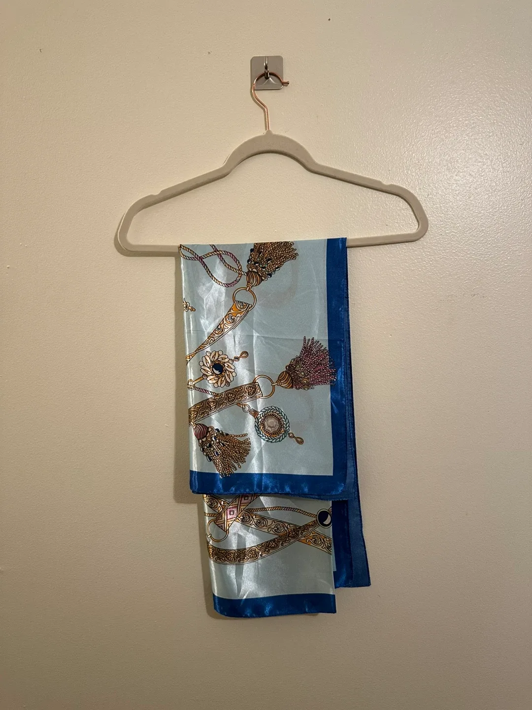 💫 Cozy Women’s Clothing Bundle – Jackets, Tops, Pants, and Scarf image indicator(9)