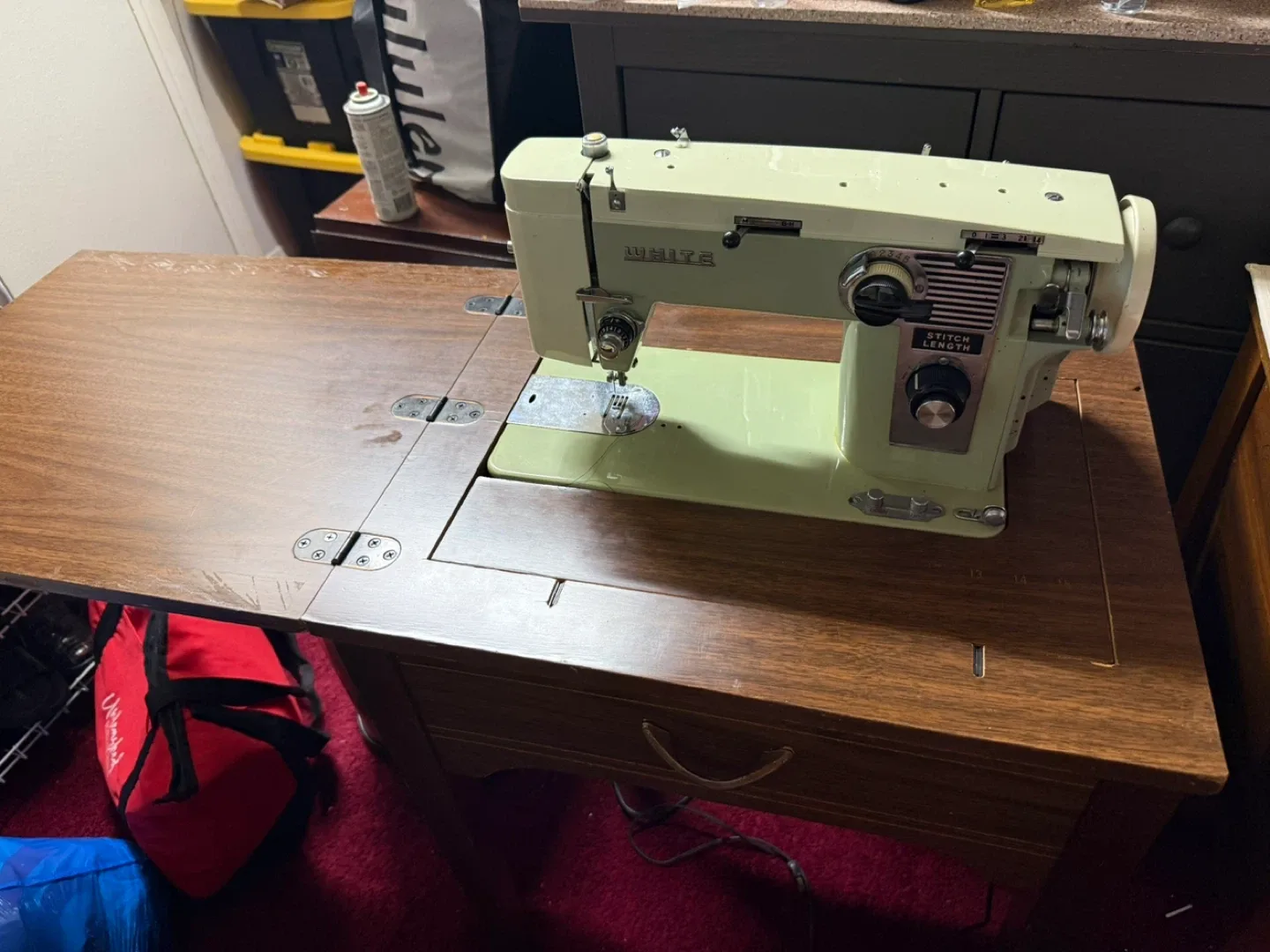 Vintage White Sewing Machine image indicator(2)