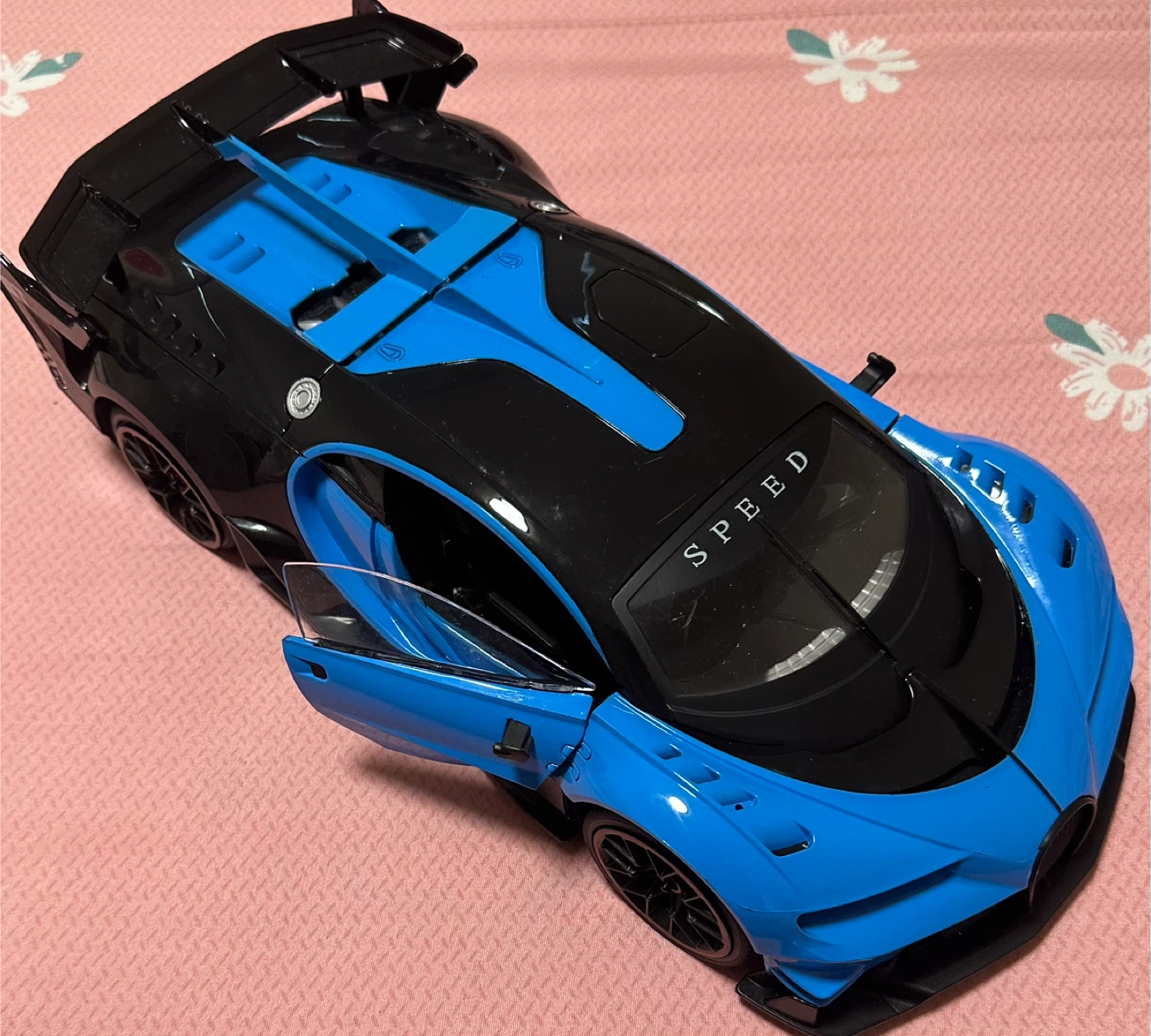R/C super car for kids and a big dinosaurs puzzle - photo 2