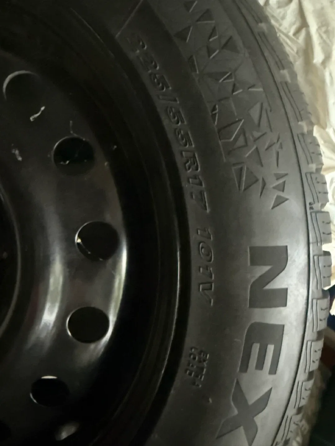 4 Snow tires n rims image indicator(2)