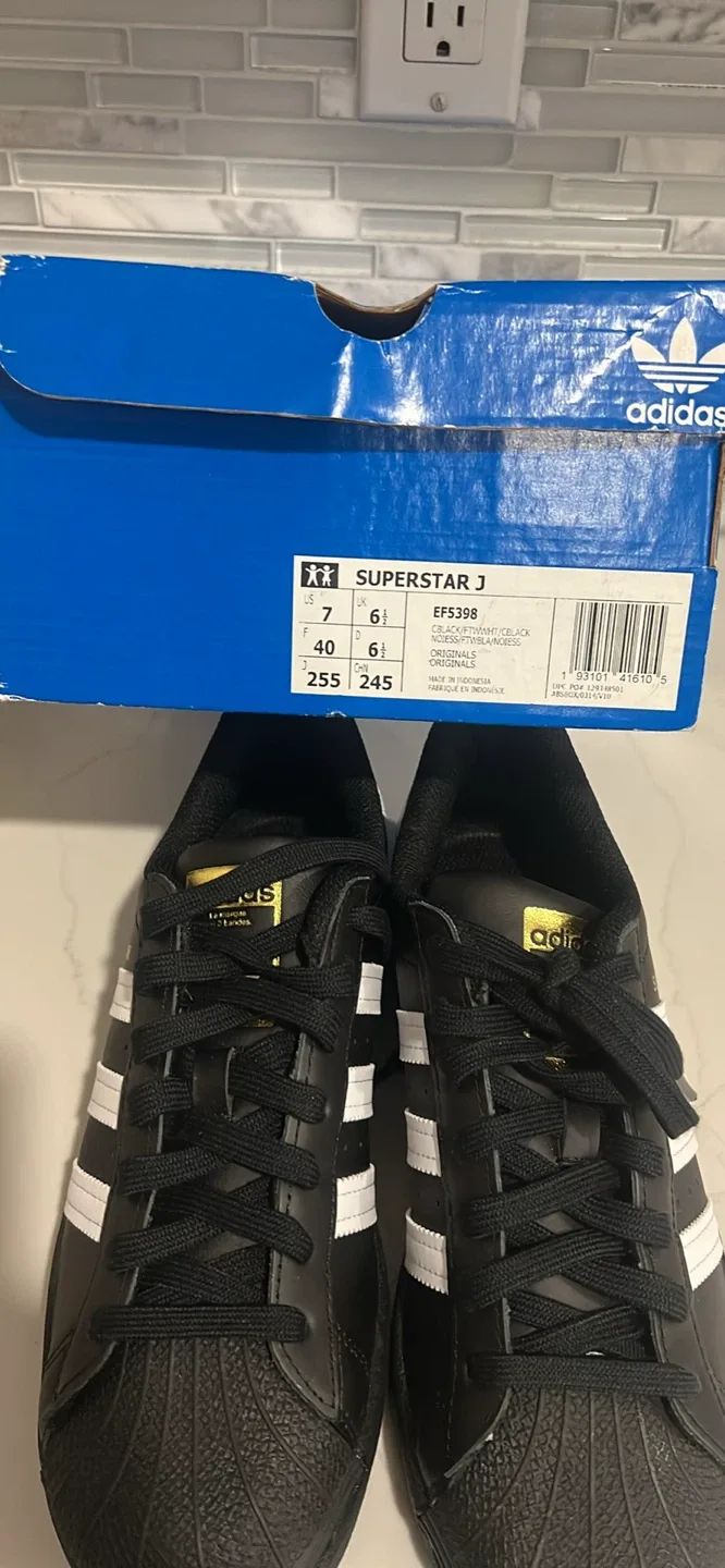 Adidas Superstar Black Sneakers image indicator(6)