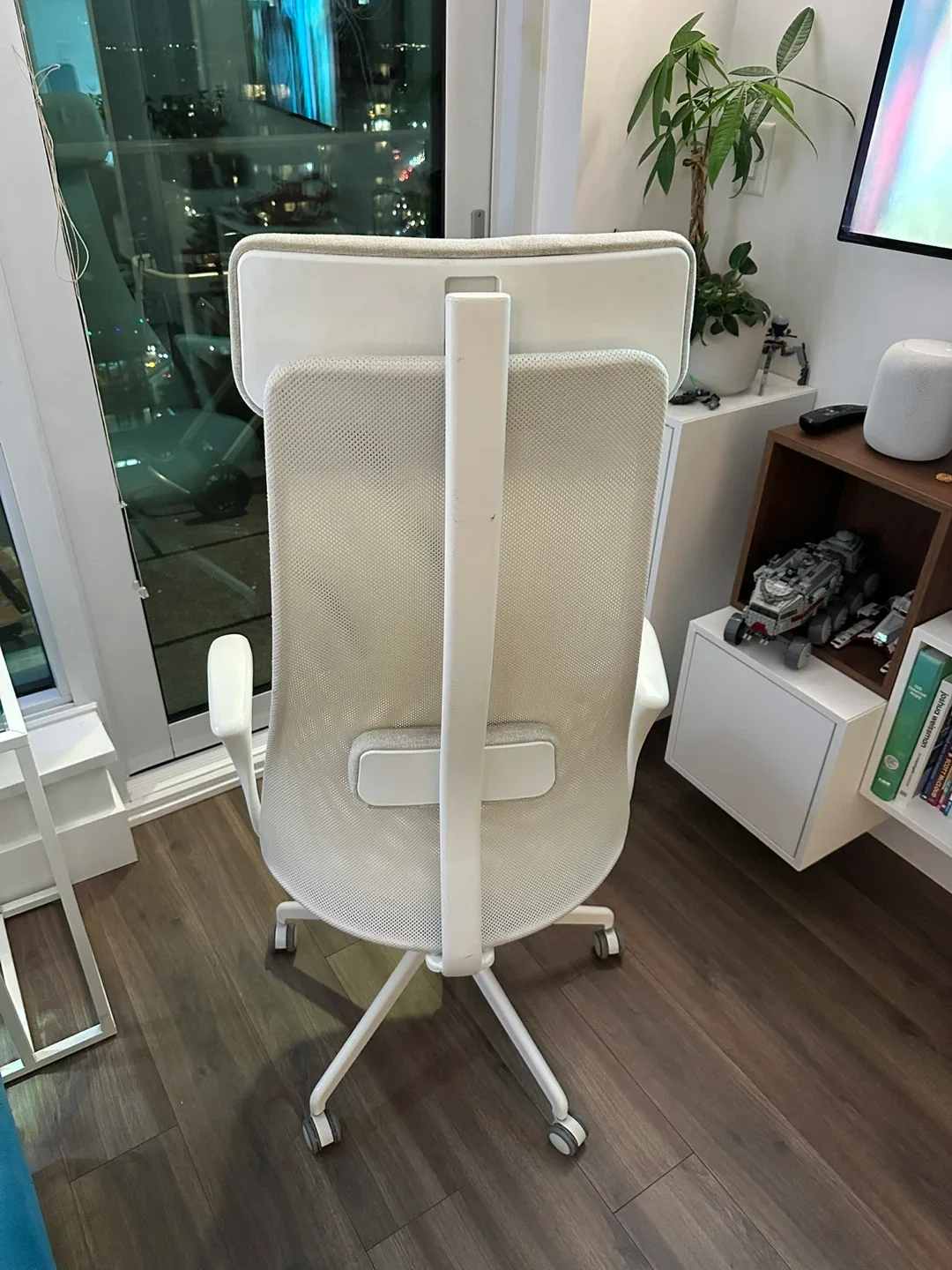 White Ergonomic Office Chair image indicator(2)