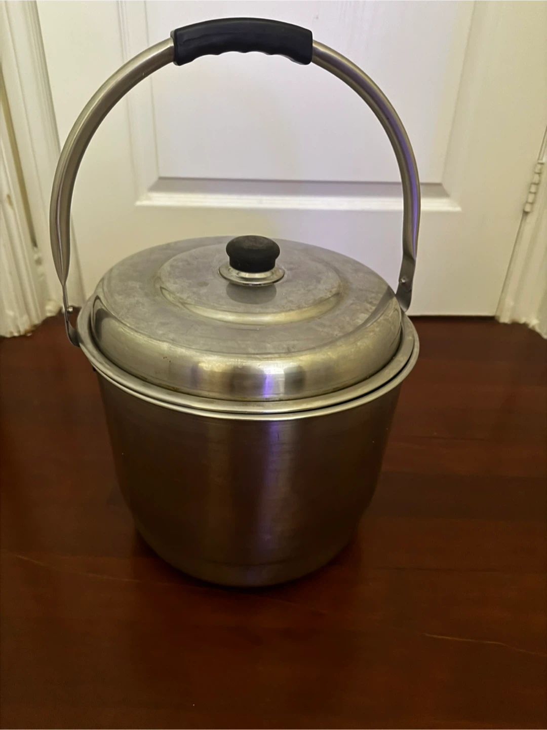 Ice bucket