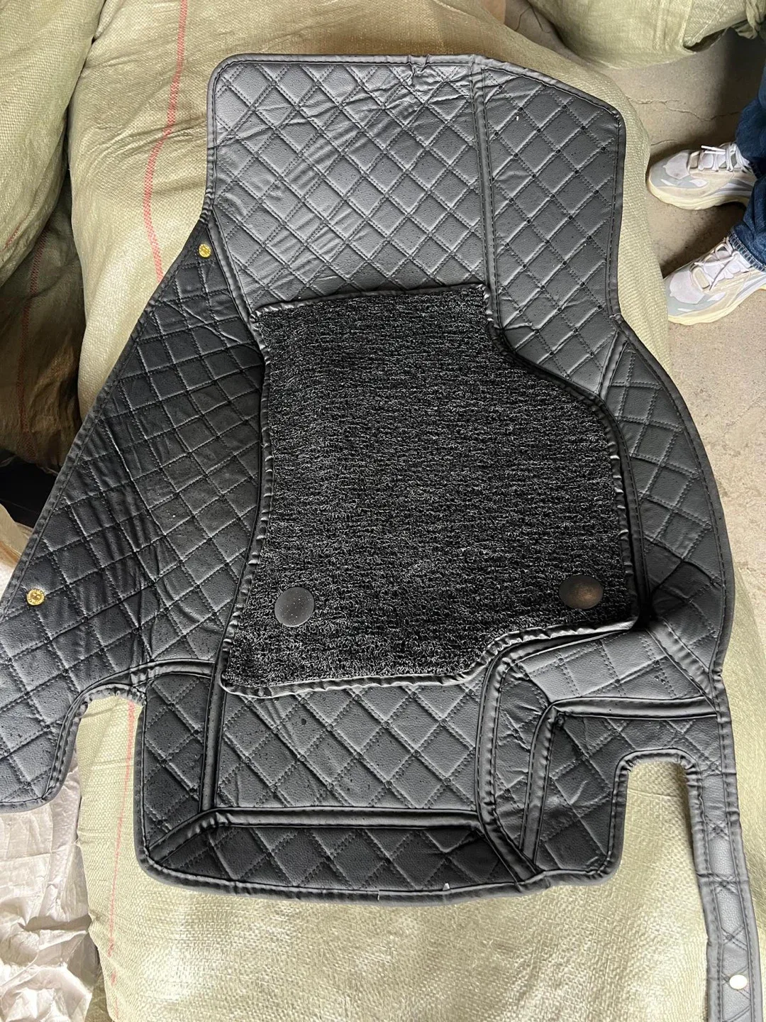 Custom Winter car mats and seat covers image indicator(8)