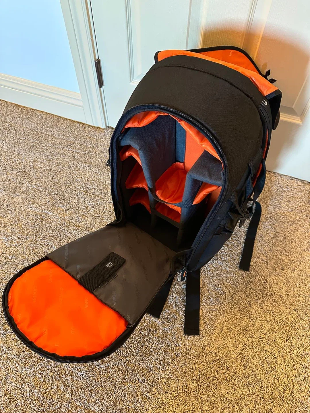 Vanguard The Heralder 49 Camera Backpack image indicator(8)