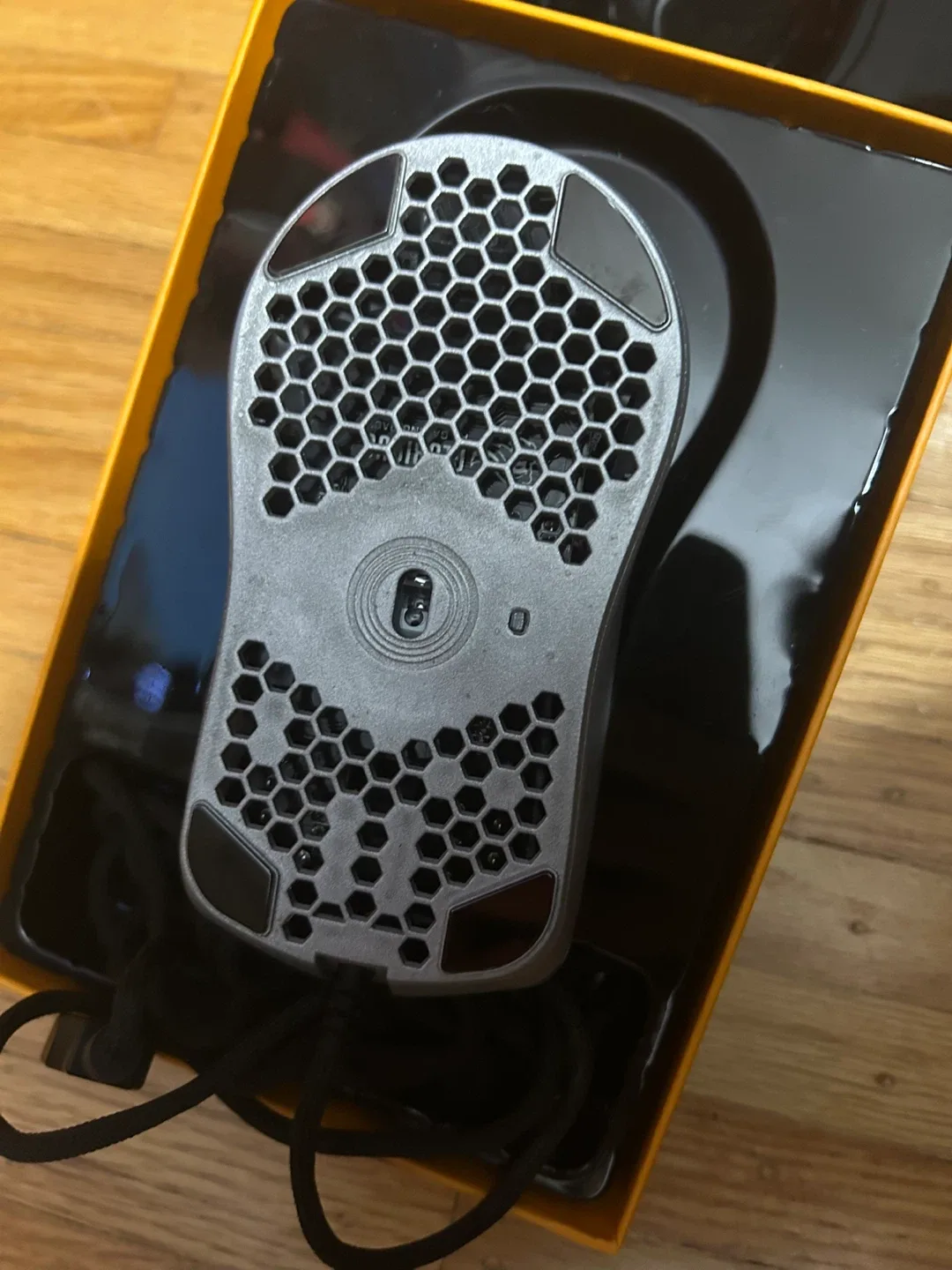 Custom glorious model o honeycomb gaming mouse image indicator(4)