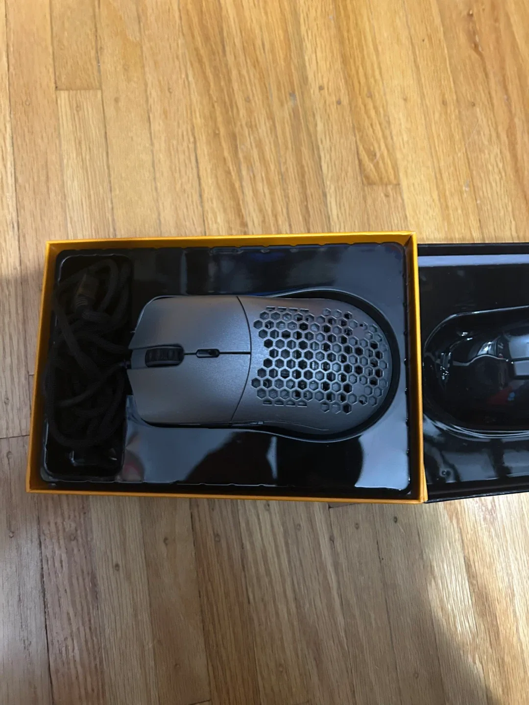 Custom glorious model o honeycomb gaming mouse image indicator(3)