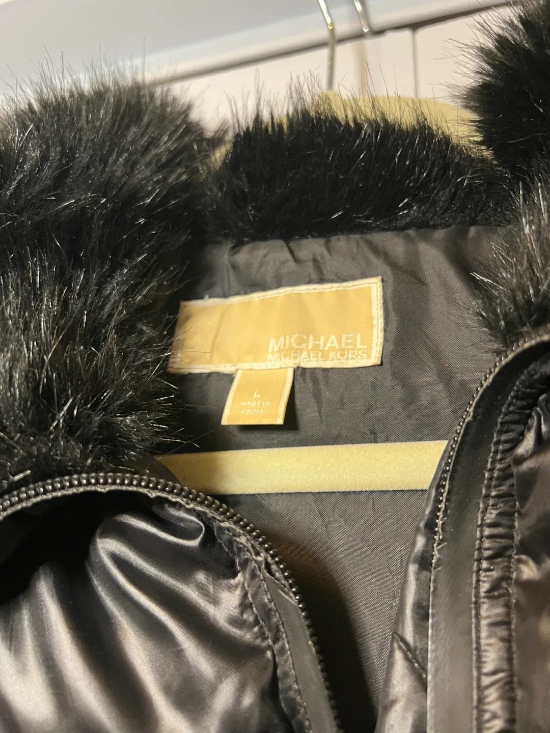 Michael Kors Black Puffer Jacket - Size L image indicator(5)