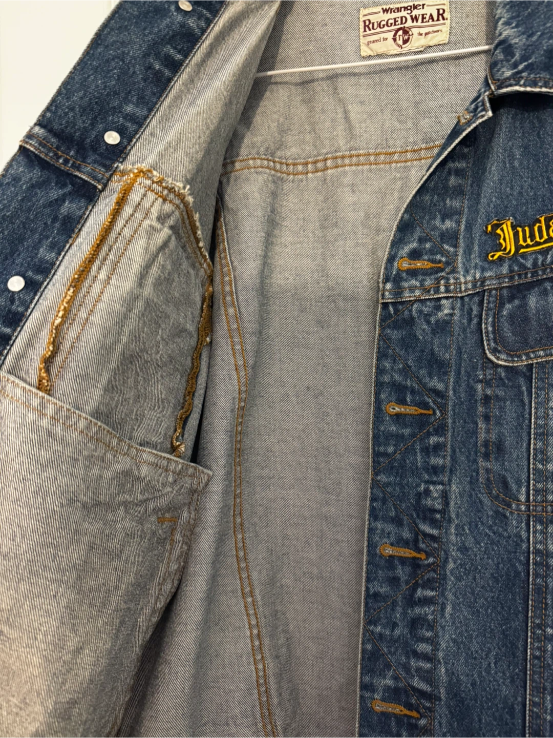 Wrangler Rugged Wear Denim Jacket - Judas Priest - photo 2