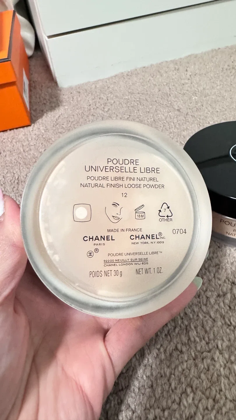 Chanel Poudre Universelle Libre - Natural Finish Loose Powder image indicator(2)