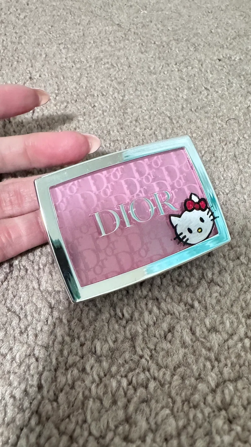 Dior Rosy Pink Blush image indicator(2)