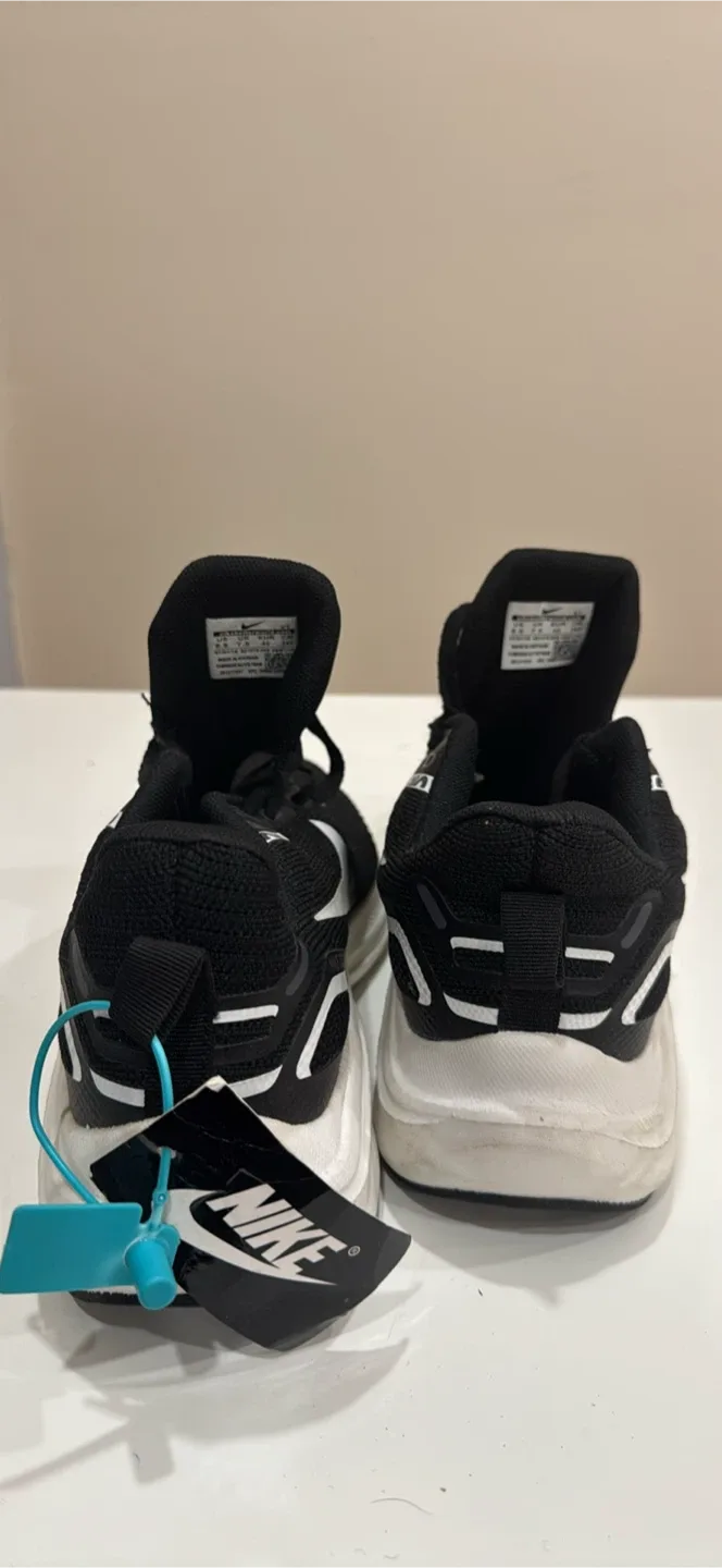 Nike Air Zoom Rival Fly 3, US 8.5 image indicator(3)