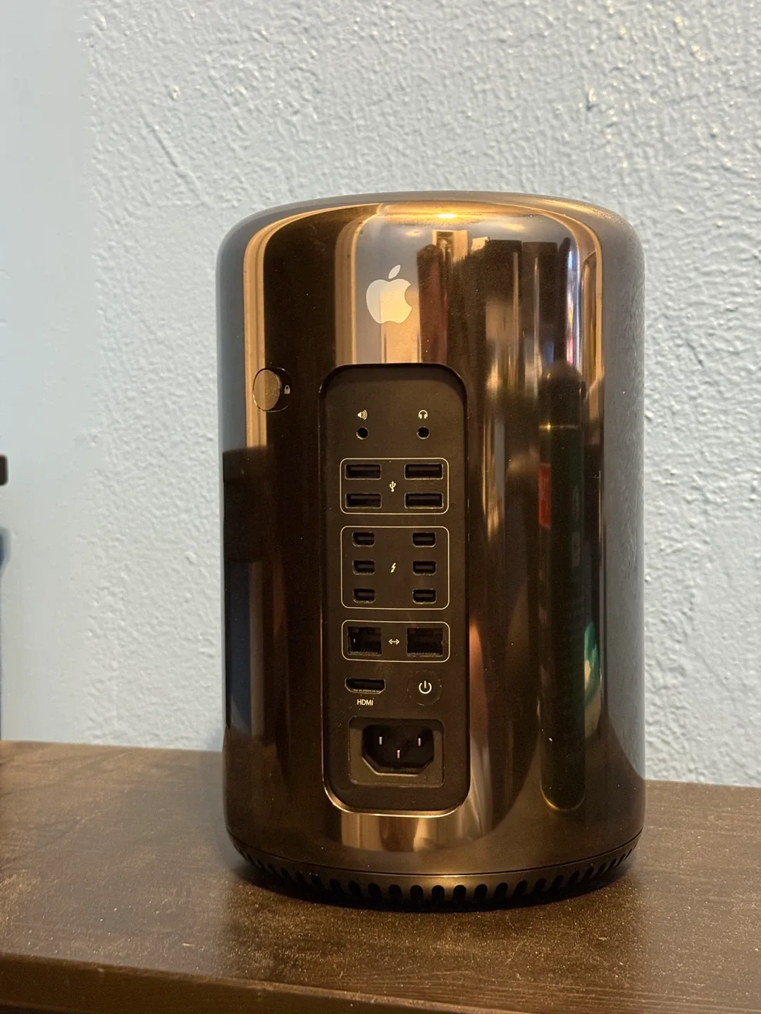 Apple Mac Pro (Late 2013) image indicator(2)