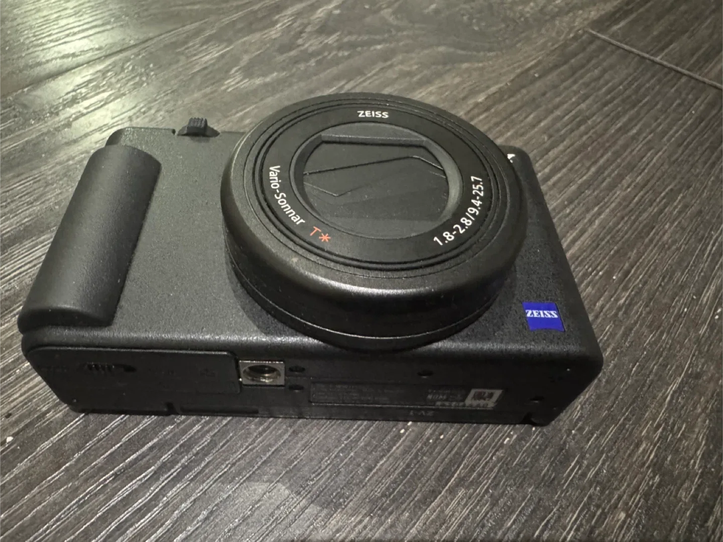 Sony ZV-1 Digital Camera - Great Condition! image indicator(2)