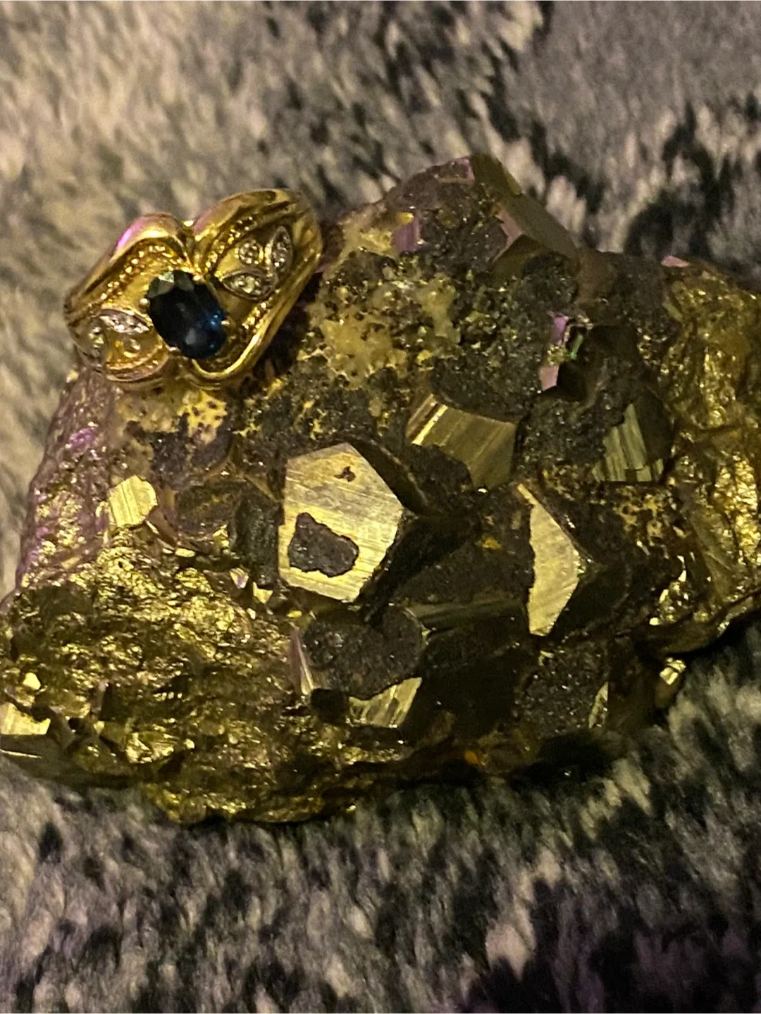 Gold Ring with Blue Stone image indicator(3)