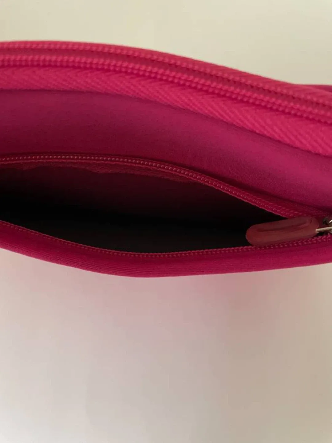 Case Logic iPad mini 7” tablet holder image indicator(3)