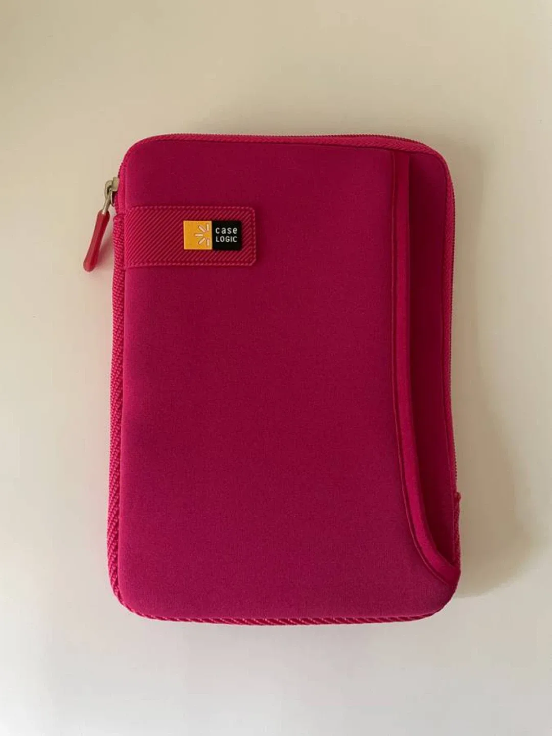 Case Logic iPad mini 7” tablet holder image indicator(2)