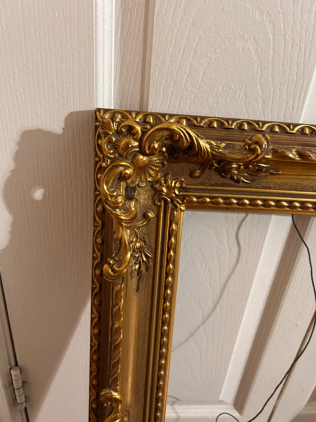 Vintage Gold Ornate Picture Frame image indicator(3)