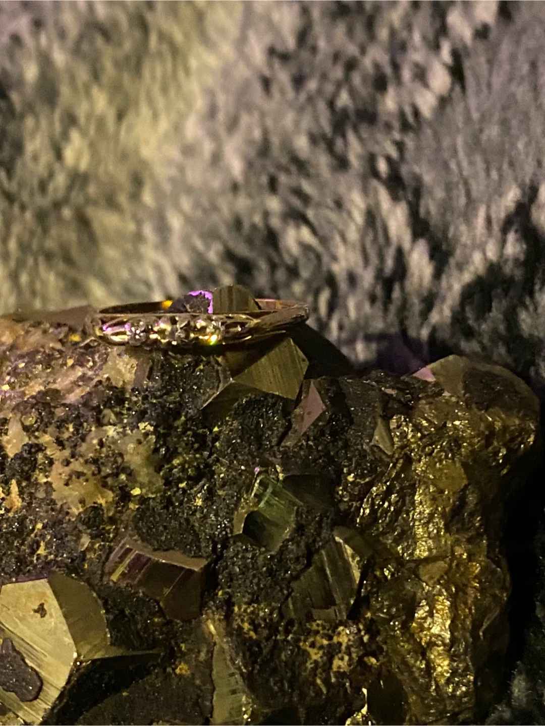 Gold Ring with Diamonds image indicator(3)