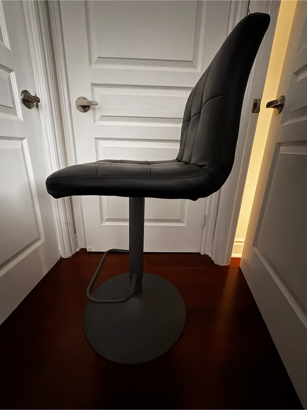 Black Swivel Bar Stool image indicator(2)