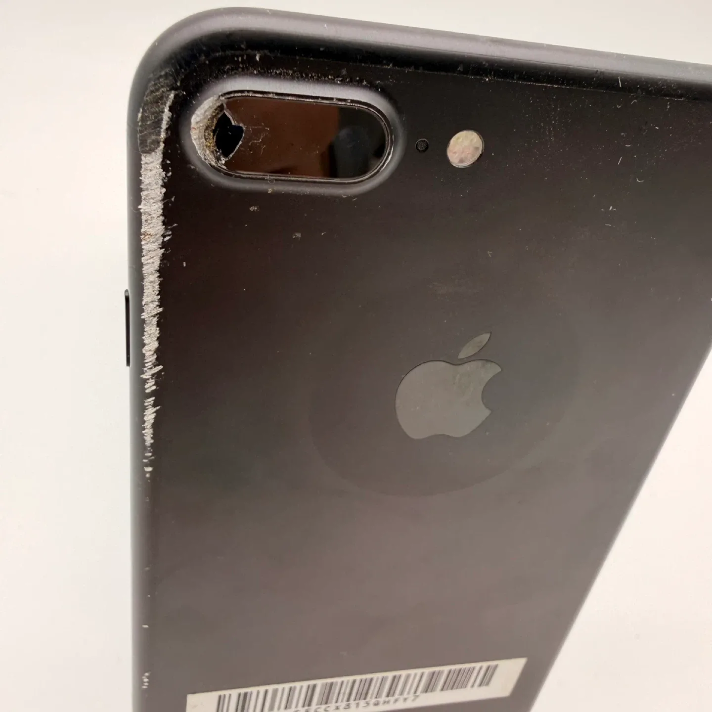 iPhone 7 Plus 128GB Camera Frame Broken – Deep Back Scratch image indicator(3)