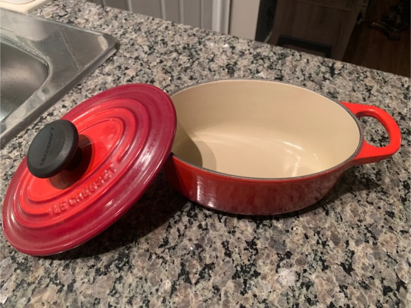 Le Creuset Red Oval Dutch Oven image indicator(2)