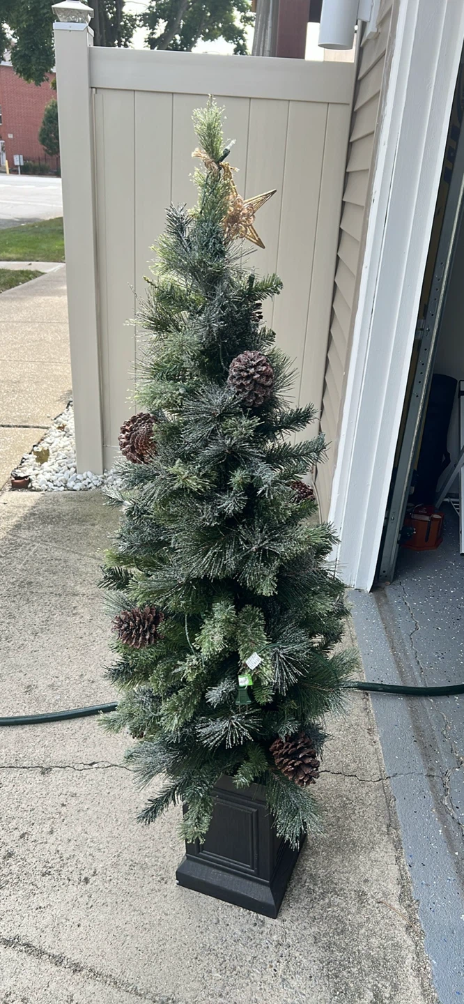 Small Artificial Christmas Tree whit lights included and base - photo 2