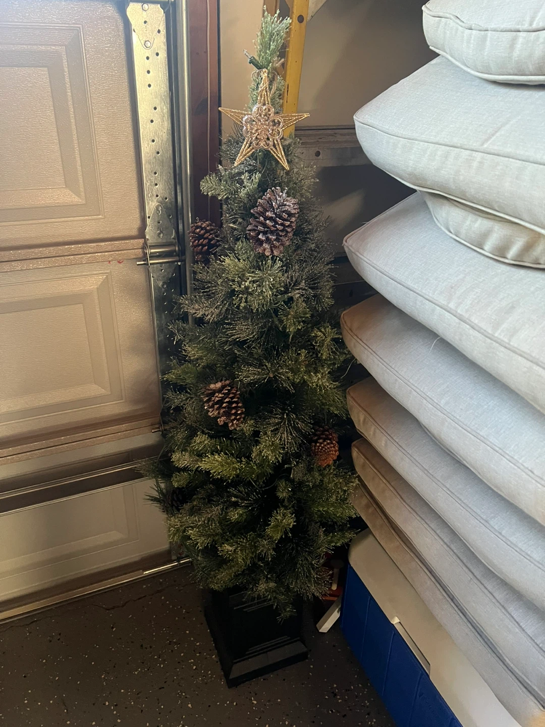 Small Artificial Christmas Tree whit lights included and base