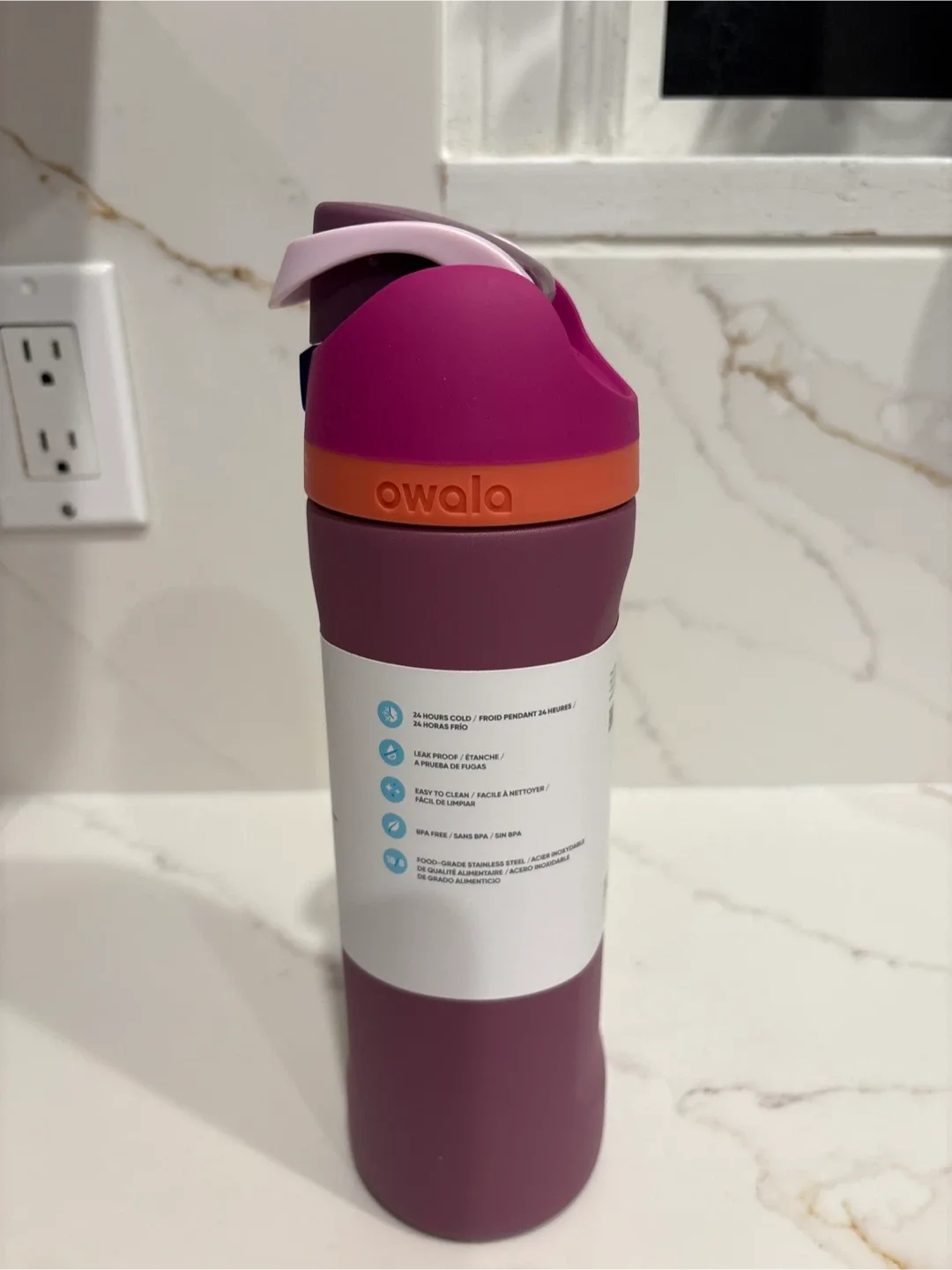 Owala FreeSip 24oz Water Bottle image indicator(4)