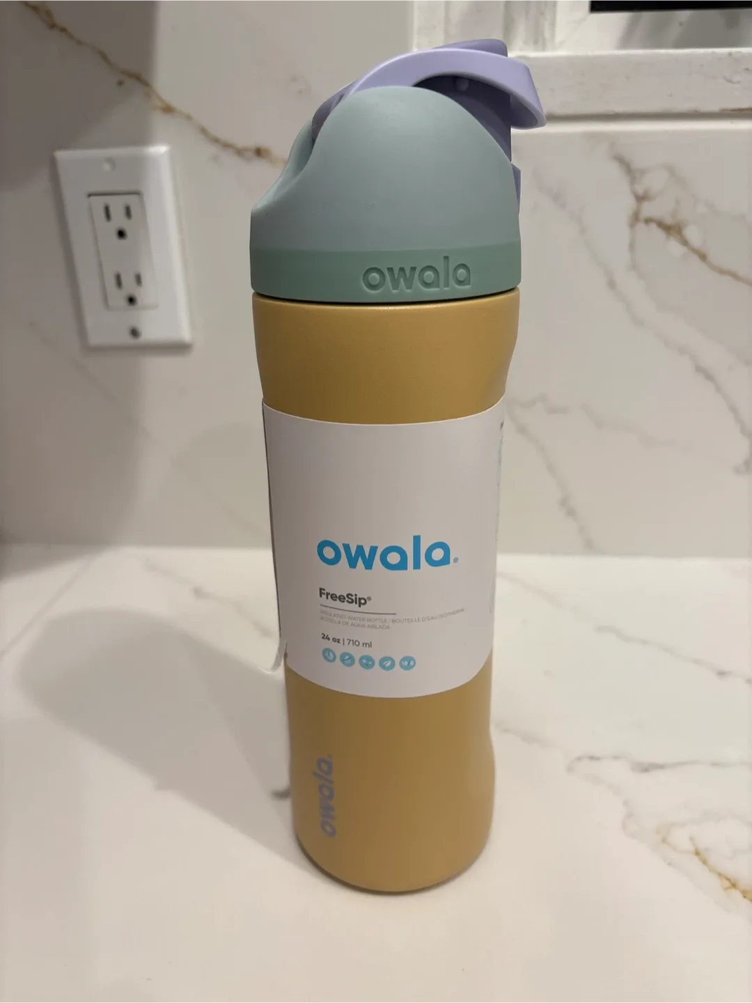 Owala FreeSip 24oz Water Bottle image indicator(6)