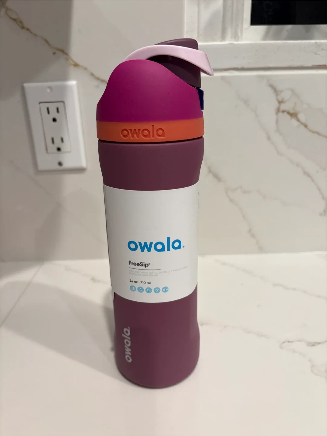 Owala FreeSip 24oz Water Bottle image indicator(2)