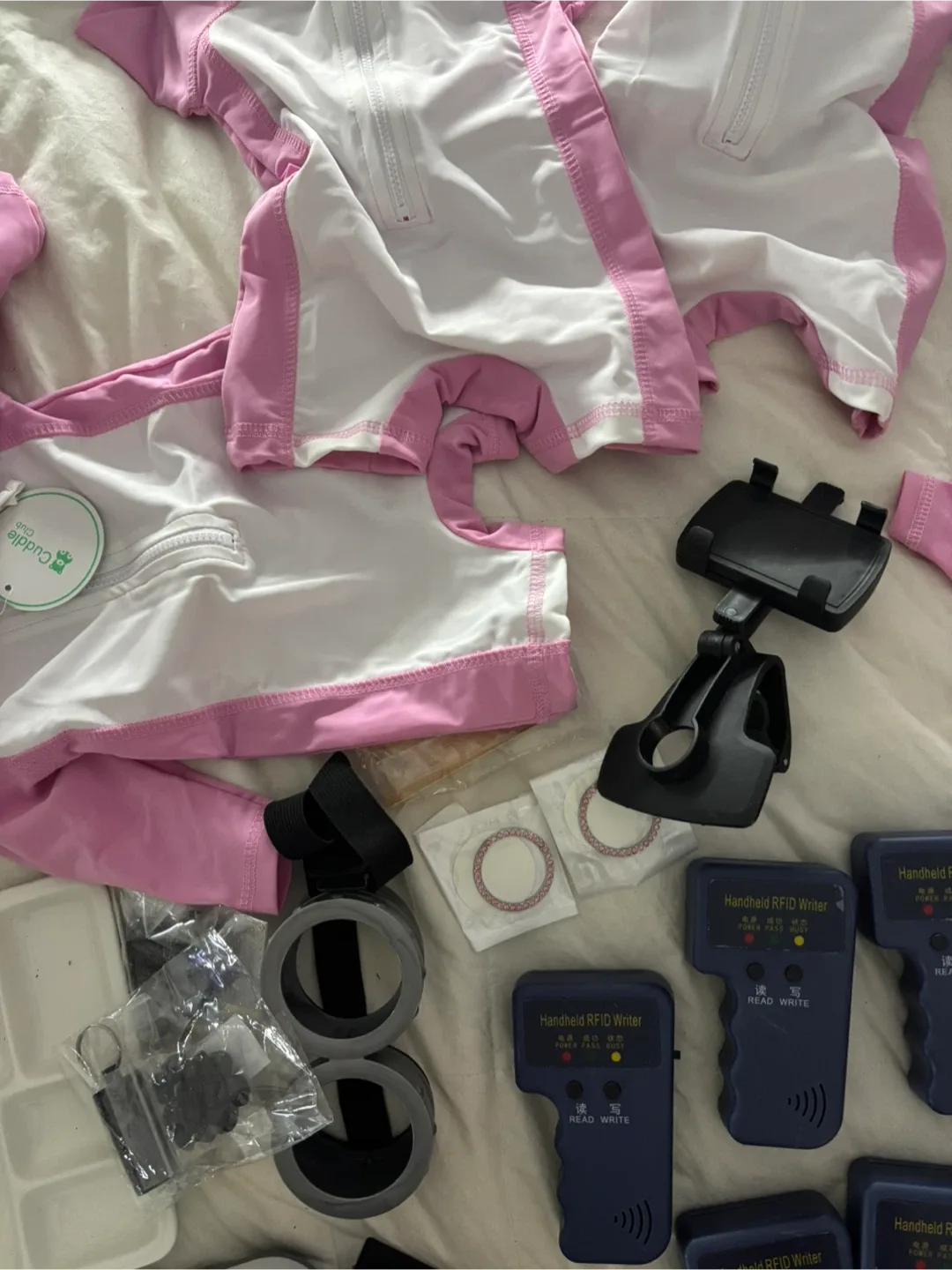 Cell phone cases, cell phone holders, baby outfits watch straps image indicator(6)