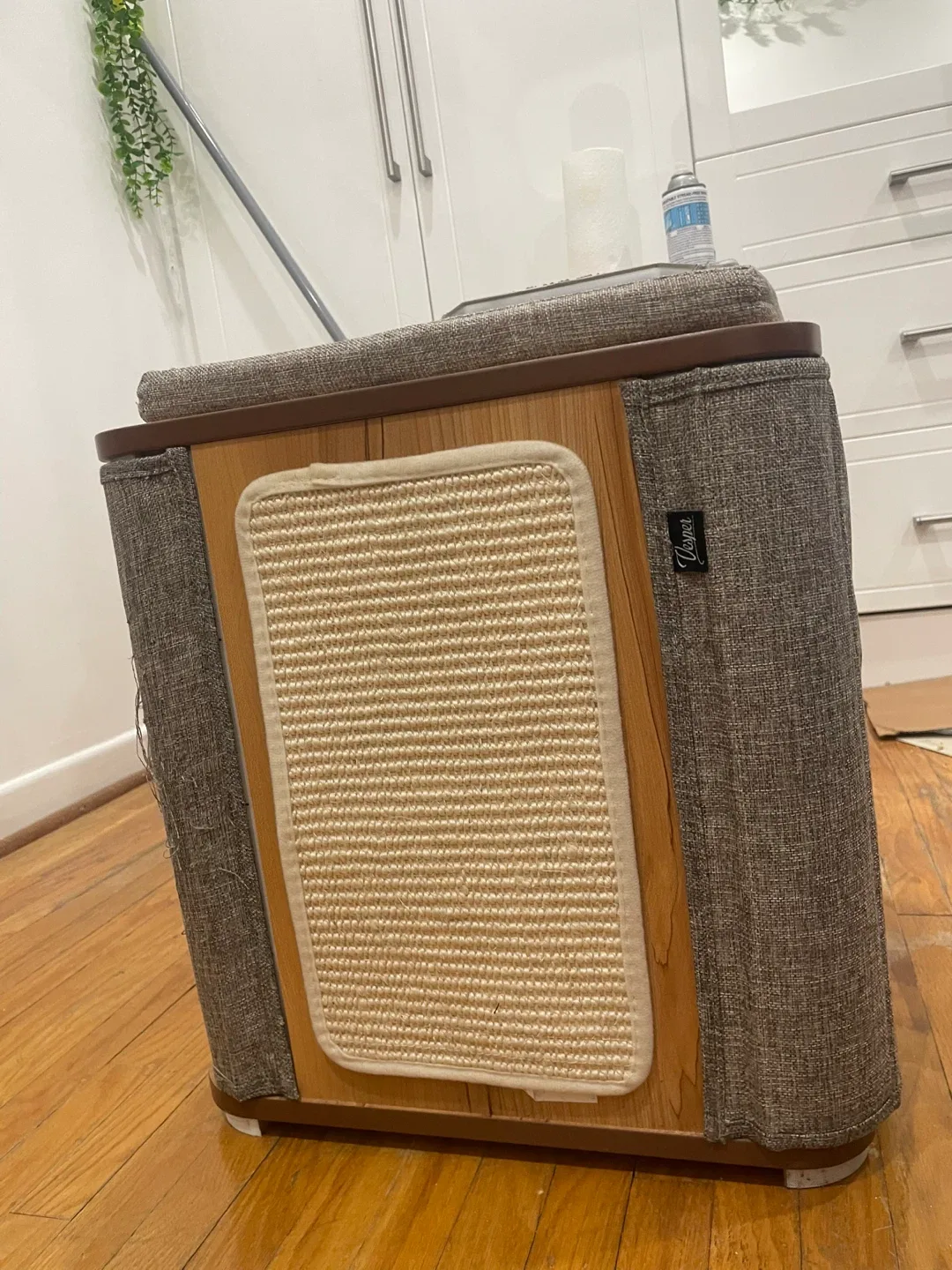 Cat House with Scratcher image indicator(4)