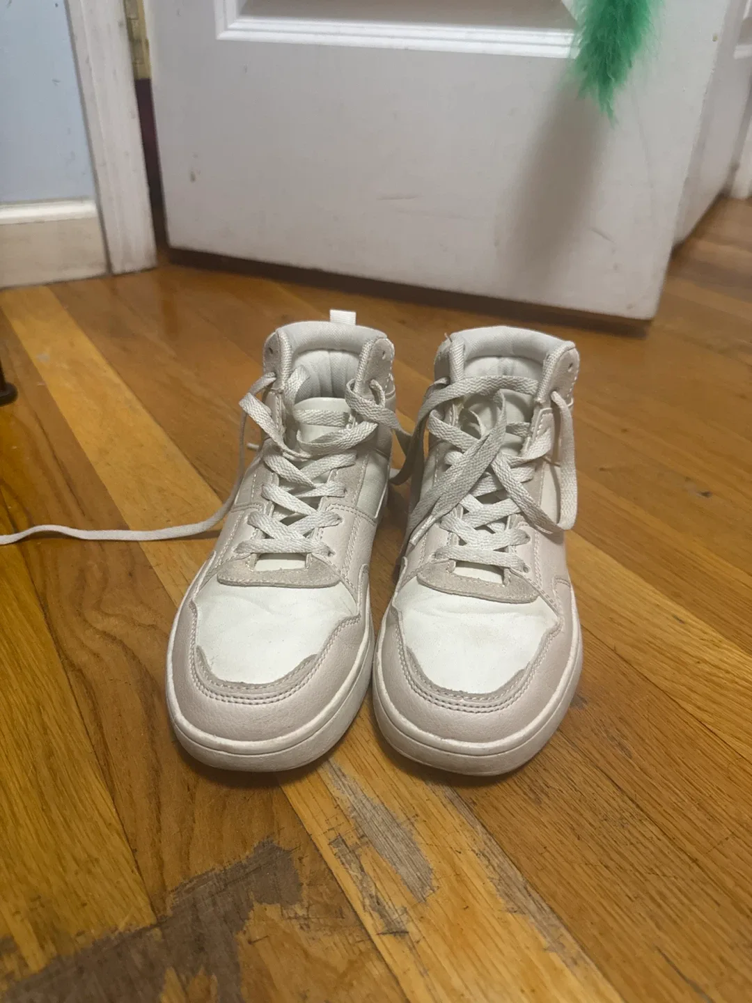 White High-Top Sneakers image indicator(2)