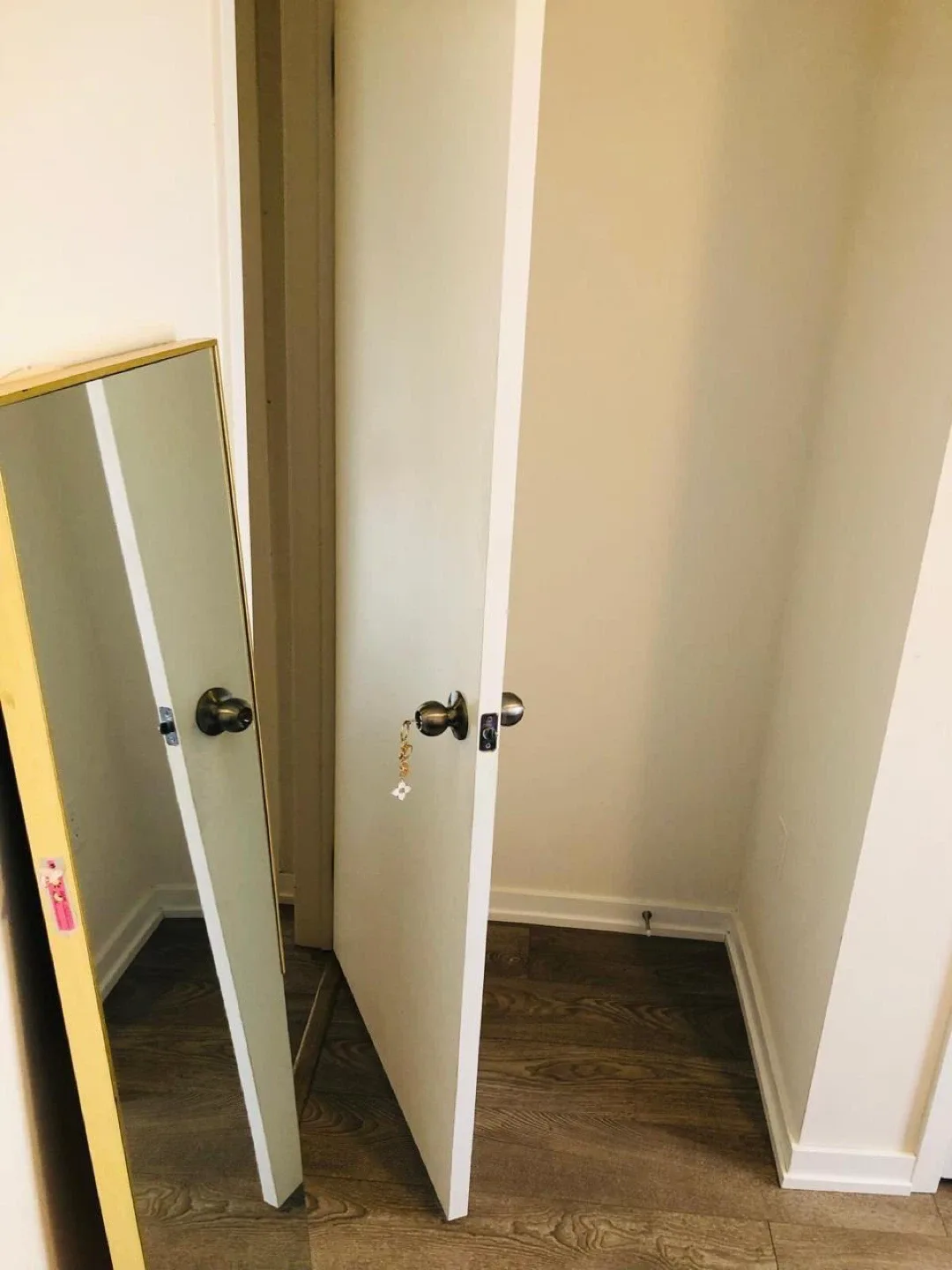 PRIVATE ROOM FOR RENT image indicator(4)