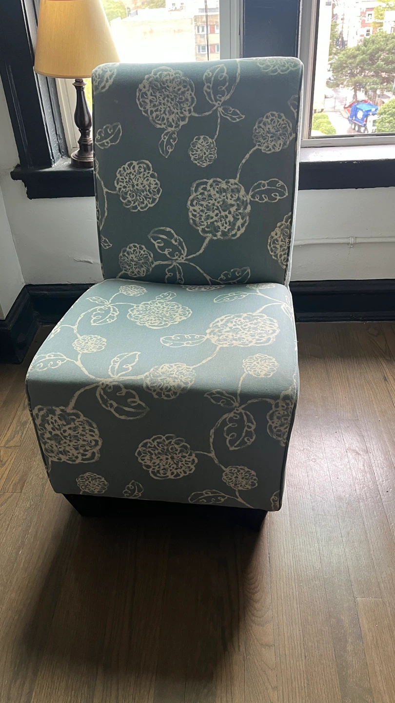 Floral Accent Chair - Great Condition! - photo 2