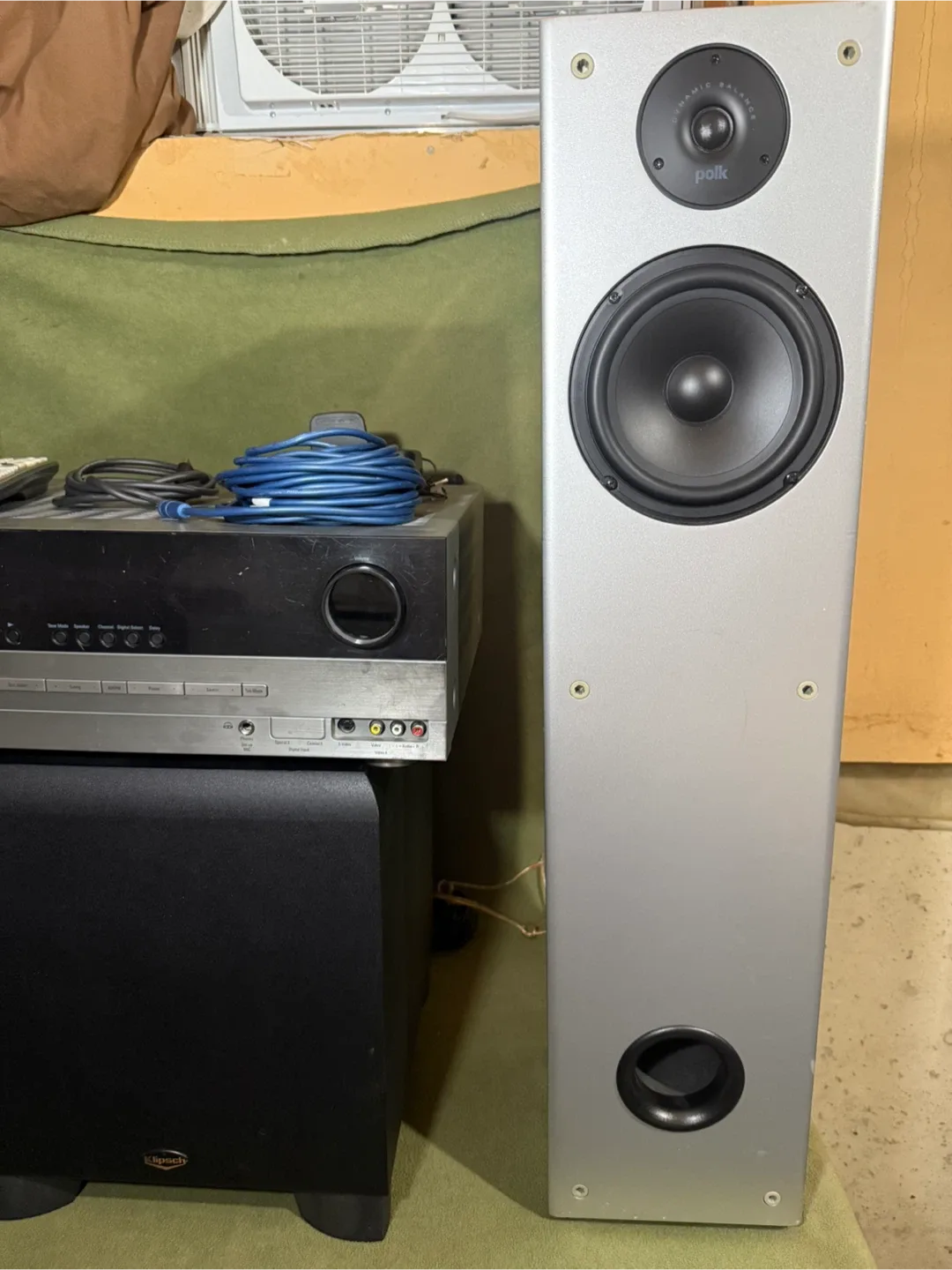 Polk Audio Tower Speakers image indicator(5)