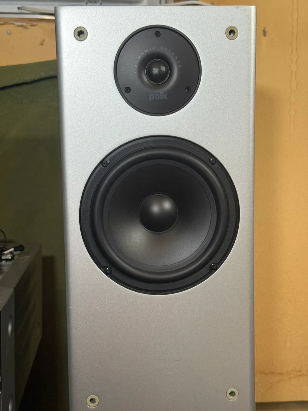 Polk Audio Tower Speakers image indicator(4)